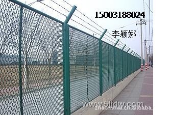 安平縣兆鑫網(wǎng)欄廠(chǎng) 專(zhuān)業(yè)制造雙邊絲、三折彎與小區(qū)護(hù)欄網(wǎng)，品質(zhì)與服務(wù)的雙重保障